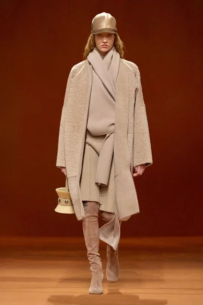 Look 27